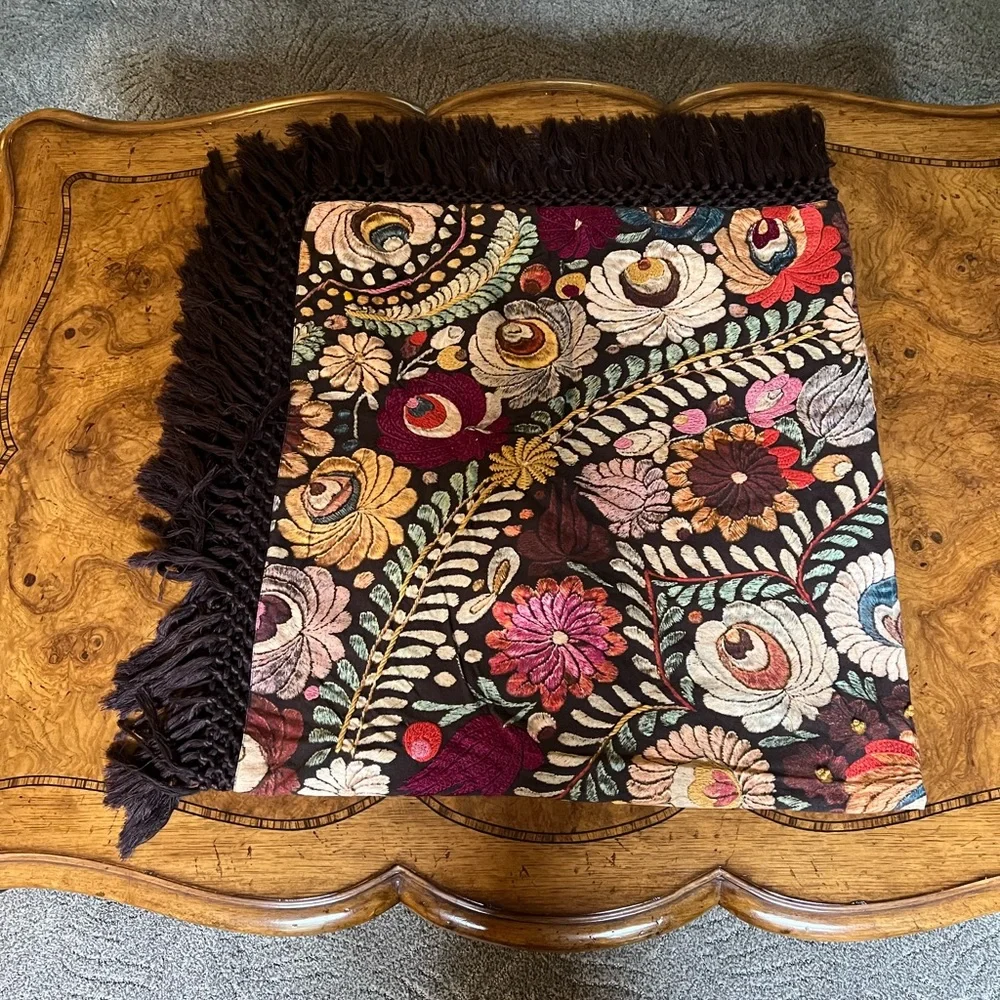 *RARE*Pottery Barn•Embroidered Fringed Tablecloth